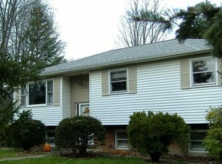 18 Donnelly Dr, Rensselaer, NY 12144