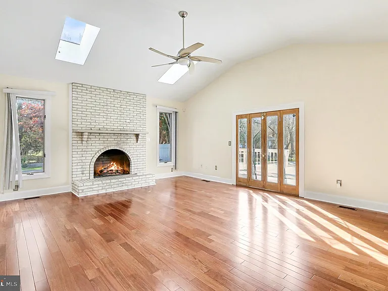 1215 Heritage Hills Dr — Photo 9