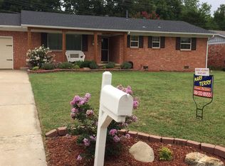 1928 E 11th St, Ada, OK 74820