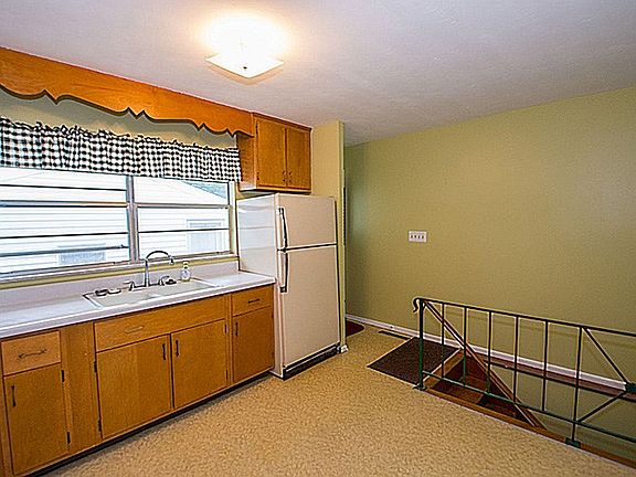 5th image of 422 N Indiana Ave