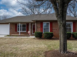 125 1st Ave N, Conover, NC 28613