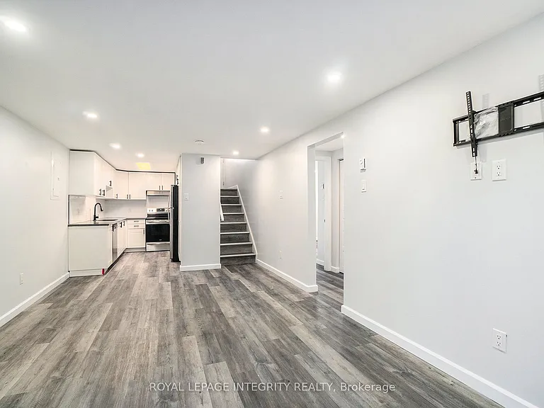 22 Dollard St #B — Photo 9