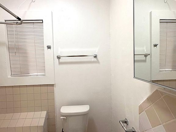 3rd image of 1325 S Hope St APT 302