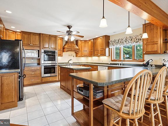 4th image of 417 Greenwood Ridge Rd