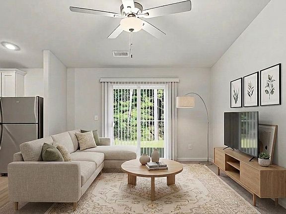 3rd image of 90 Everglade Way