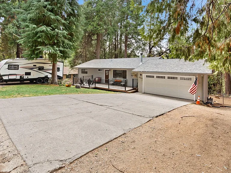 2752 Douglas Fir Dr — Photo 3