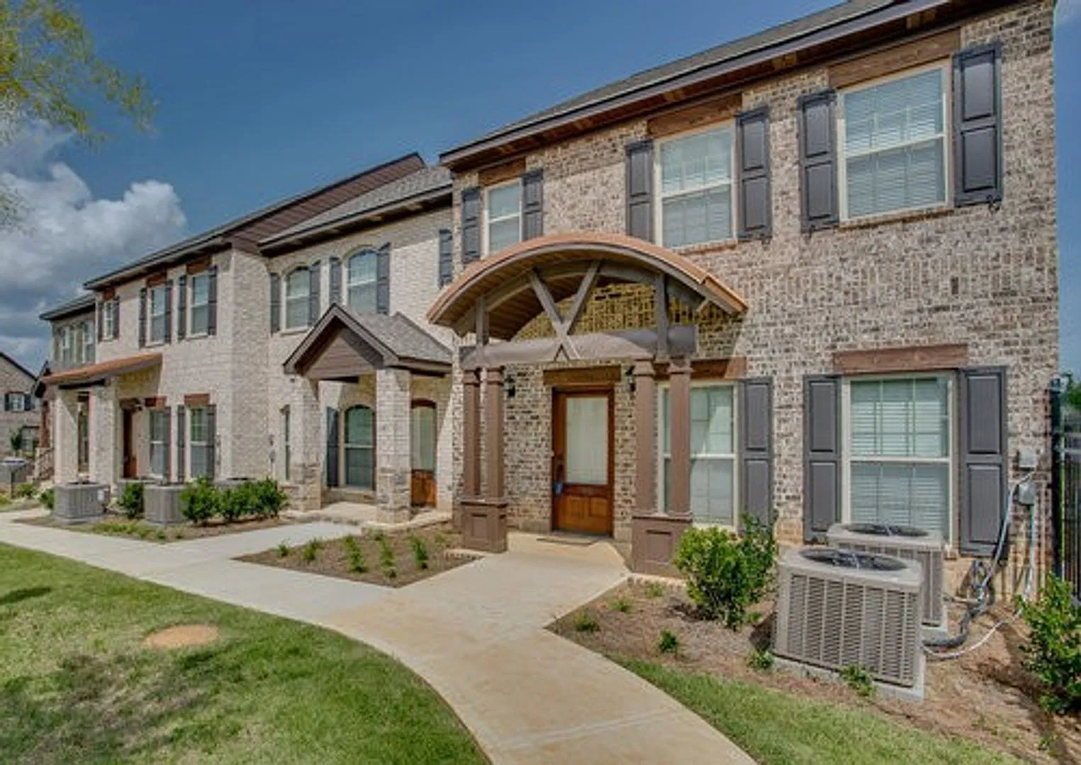 The Mount 3 Bed 3.5 Bath-Sublease Starting Oct. 1, 2026 Thru July 24, 2027 — Photo 1