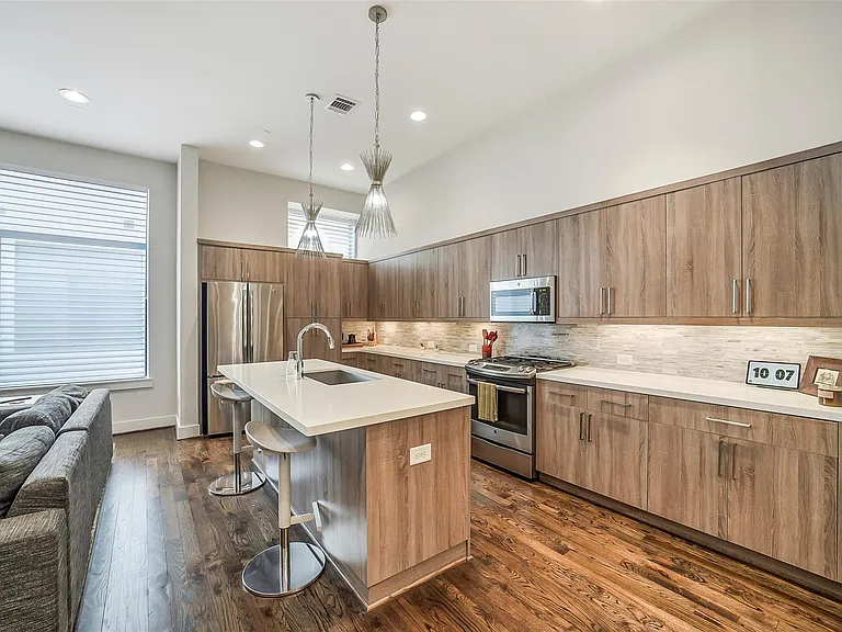 1004 California St #203 — Photo 11