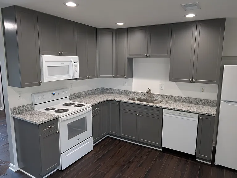 1008 Olympia Dr — Photo 2