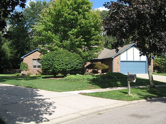 2nd image of 17556 Laurel Dr