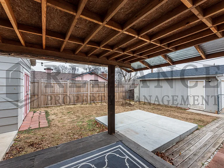 2210 W Columbine Ln — Photo 2