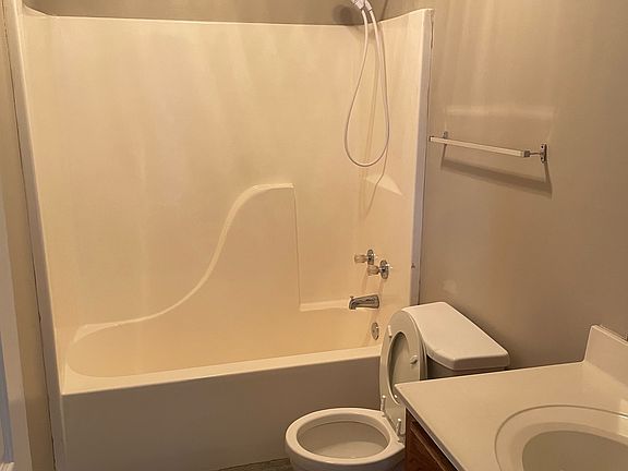 5th image of 119 Cypress Cir #119