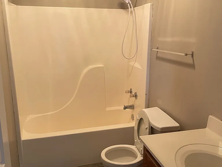 100 Cypress Cir #100 — Photo 9