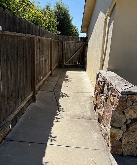 183 E Dana St — Photo 6