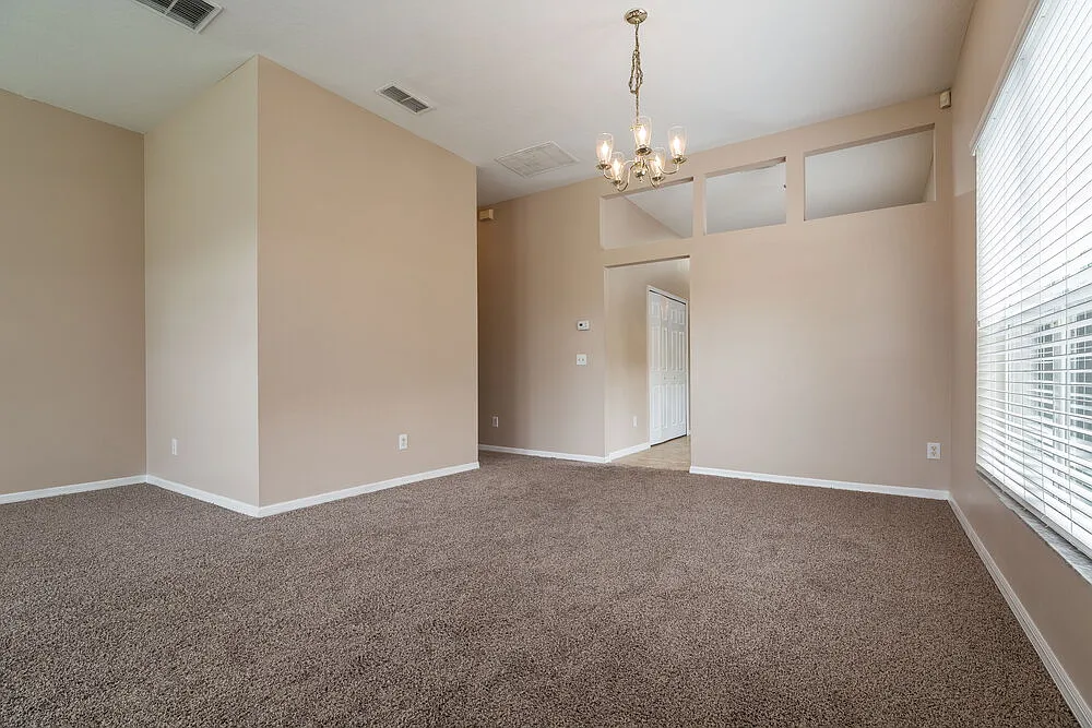 4 bed, 2.0 bath, 1910 sqft, $2,620 — Photo 3