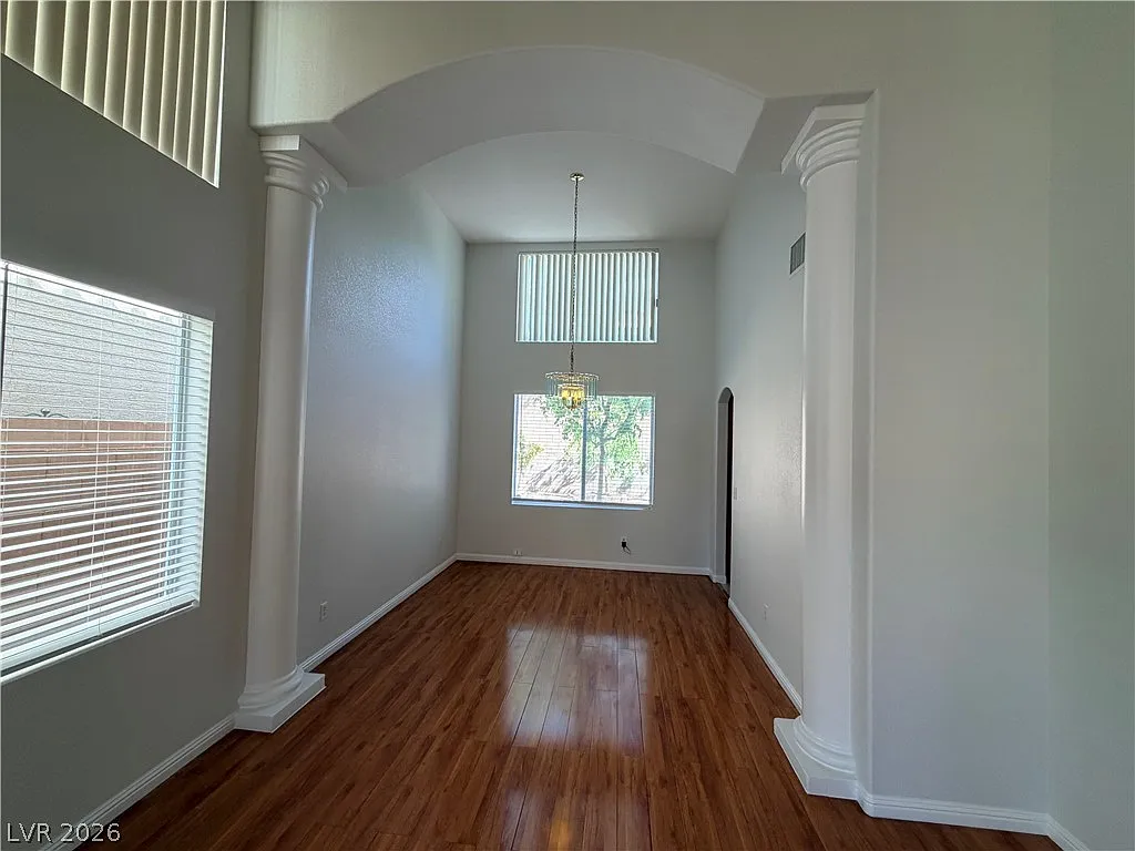 5 bed, 4.0 bath, 2768 sqft, $2,850 — Photo 2