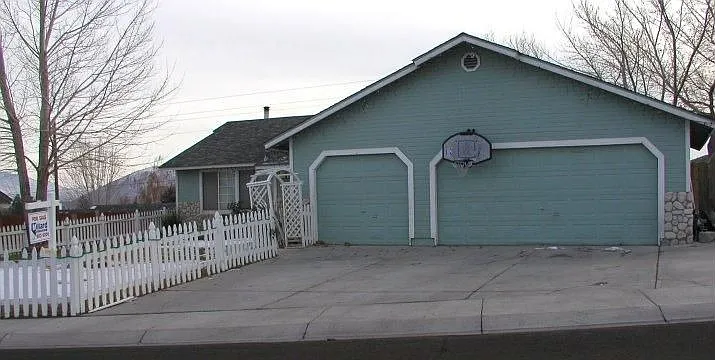 1689 Southridge Rd photo 1
