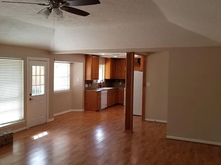 1008 Lost River Dr — Photo 10