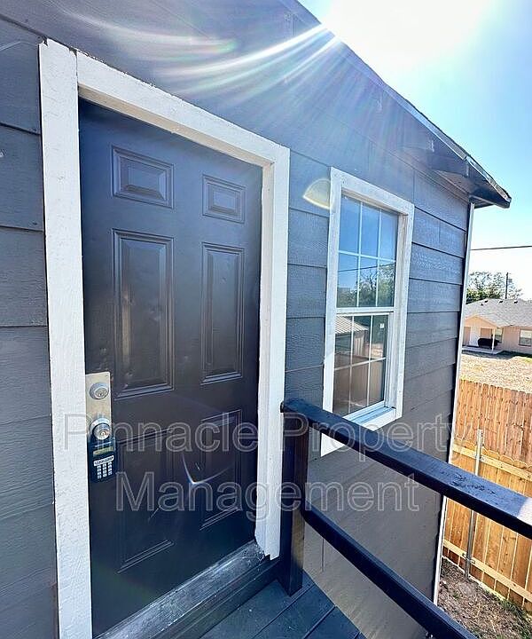 1st image of 715 E Harris Ave