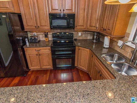 3rd image of 301 Garden Grove Dr