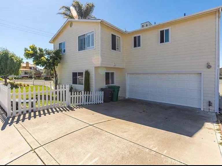 581 Newport Ave — Photo 3