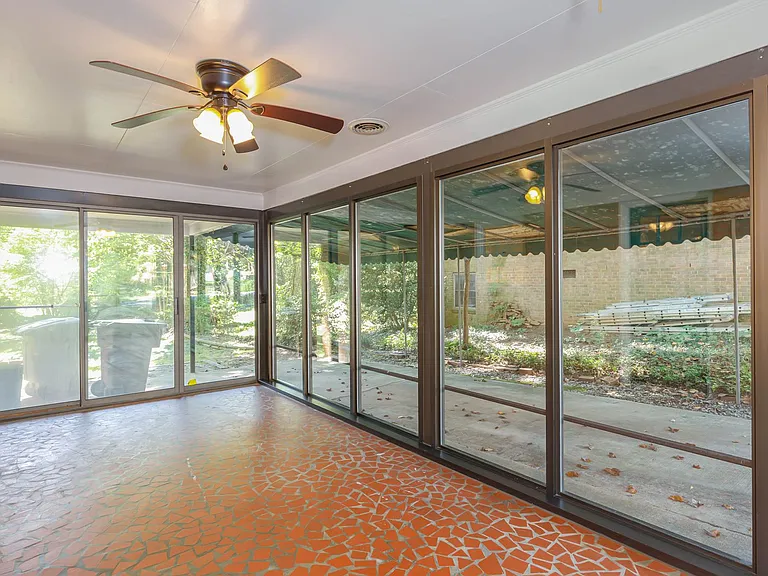 608 Candlewood Dr — Photo 24