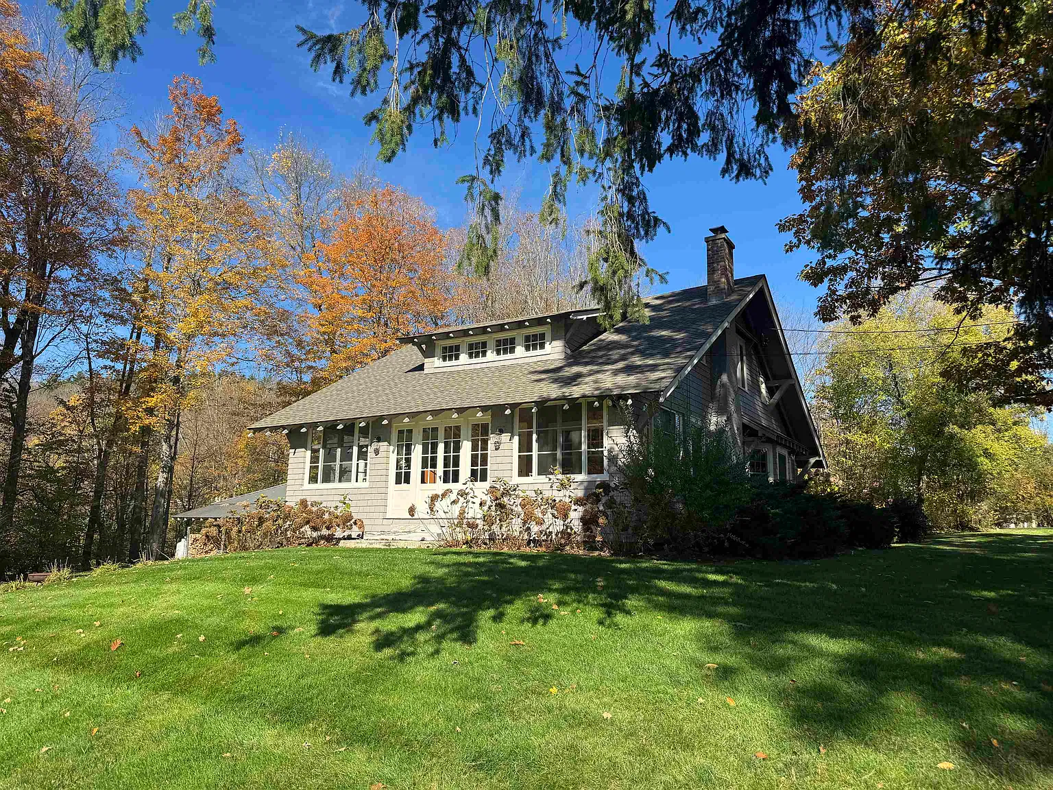 4 bed, 2.5 bath, 2078 sqft, $9,000 — Photo 1