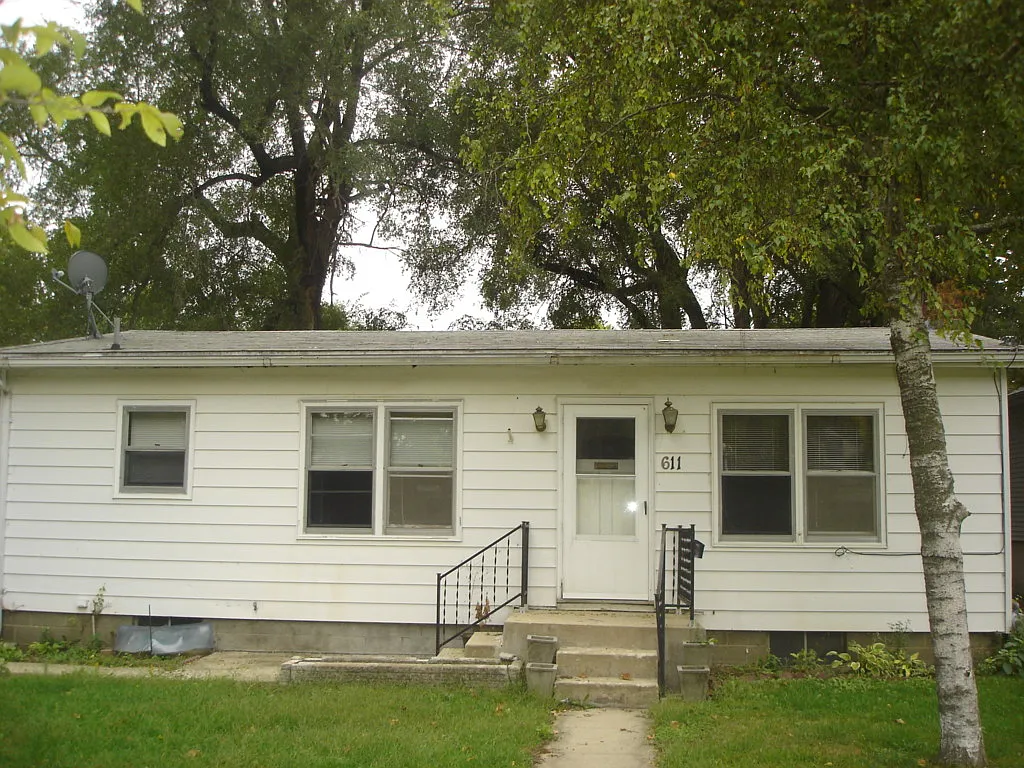 611 Swigart St photo 1