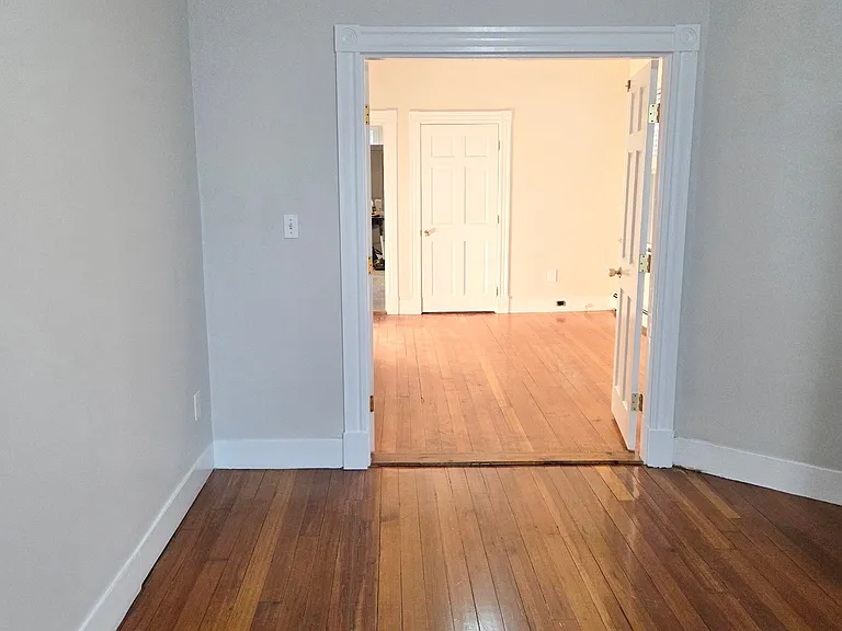 823 Saratoga St — Photo 5