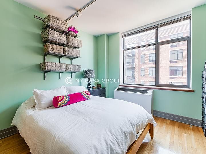 2nd image of 125 Court St APT 4SS