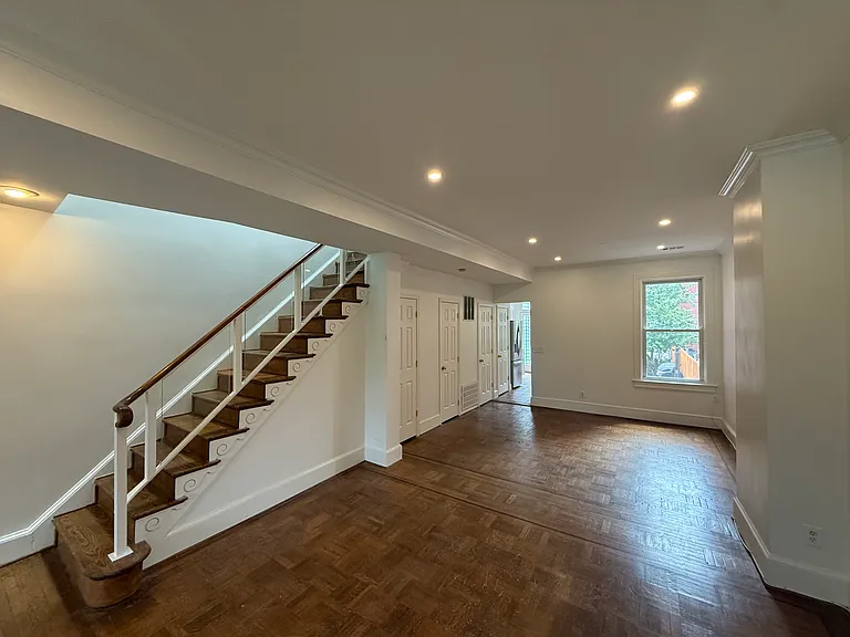 1318 Girard St NW — Photo 8