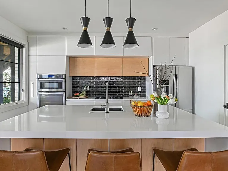 634 Bonaventure Ave NE #3 — Photo 2