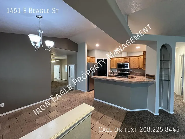 1451 E Beagle St — Photo 2