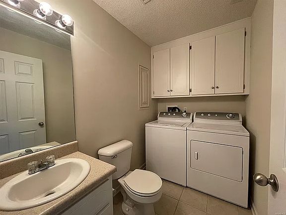 4th image of 208 Wakefield Way