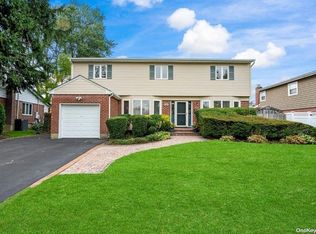 16 Jeremy Ave, Plainview, NY 11803