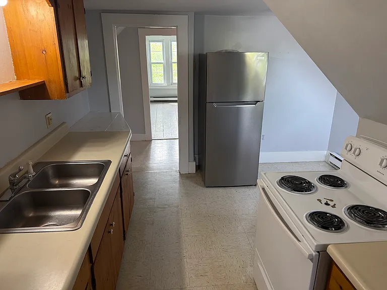 88 Roxbury St #3 — Photo 7