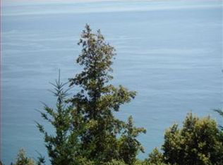 935 Toth Rd, Whitethorn, CA 95589