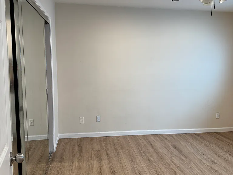 3910 Beethoven St #6 — Photo 17