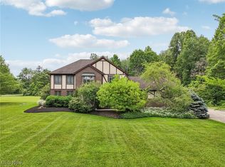 8321 Timber Trl, Chagrin Falls, OH 44023