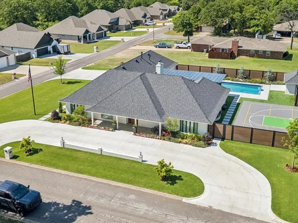 627 Louisiana St, Jones, OK 73049