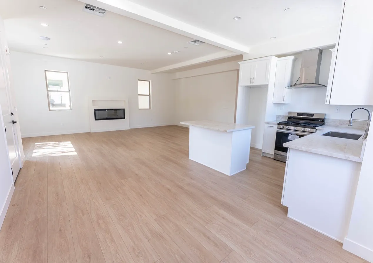 4 bed, 3.5 bath, 2000 sqft, $4,750 — Photo 2