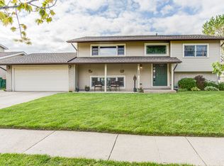 220 Parkchester Rd, Elk Grove Village, IL 60007