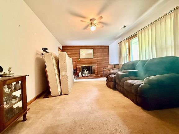 2nd image of 929 Logan St