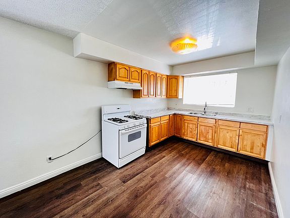 3rd image of 812 W 83rd St APT 3
