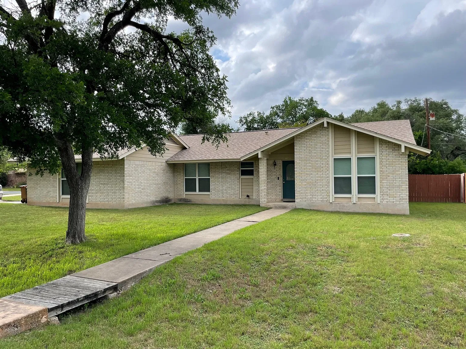 3 bed, 2.0 bath, 1523 sqft, $1,750 — Photo 1