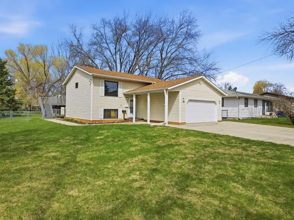 1109 9th St N, Moorhead, MN 56560