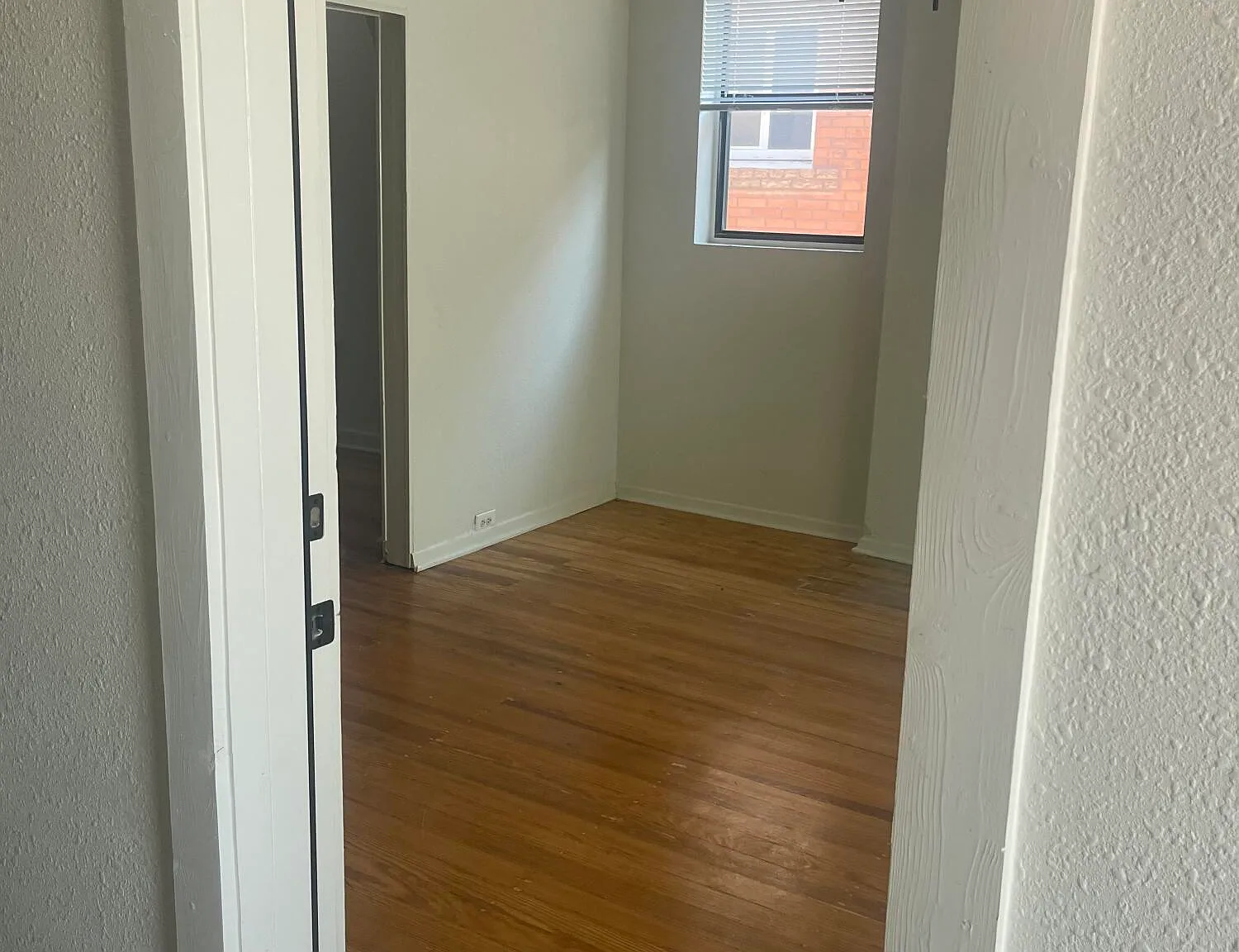 1 bed, 1.0 bath, 450 sqft, $825 — Photo 3