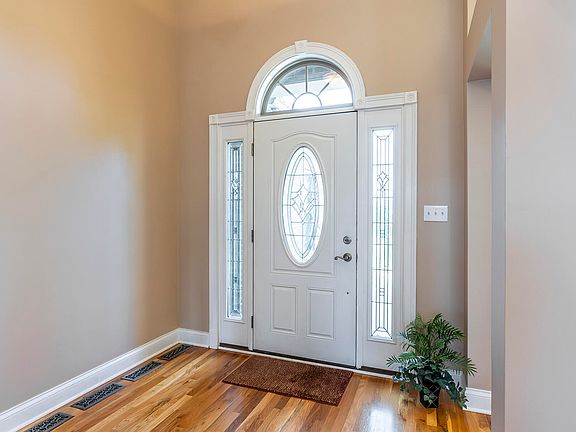 4th image of 1002 Cherry Ct