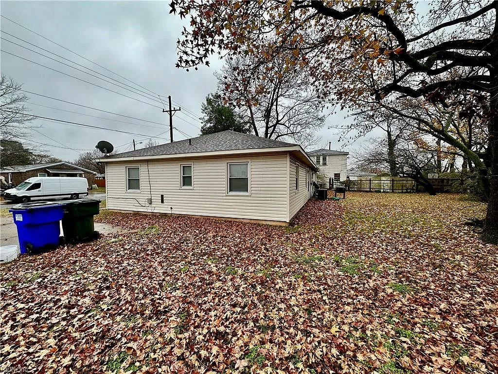 2 bed, 1.0 bath, 900 sqft, $1,600 — Photo 2