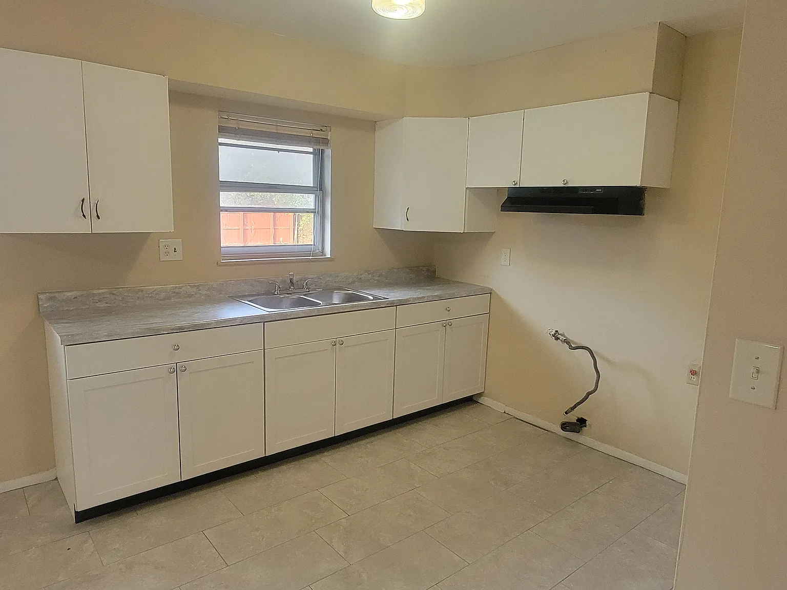 3 bed, 1100 sqft, $1,600 — Photo 4